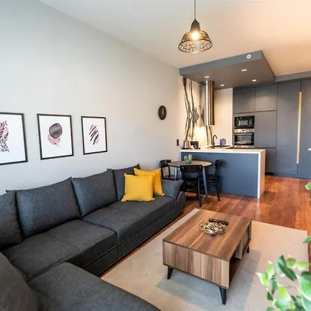 Bright And Modern With Stunning View شقة