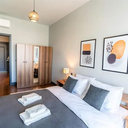 Bright And Modern With Stunning View Apartman