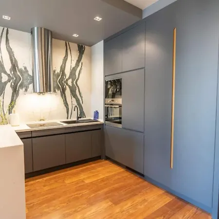 Bright And Modern With Stunning View דירה *